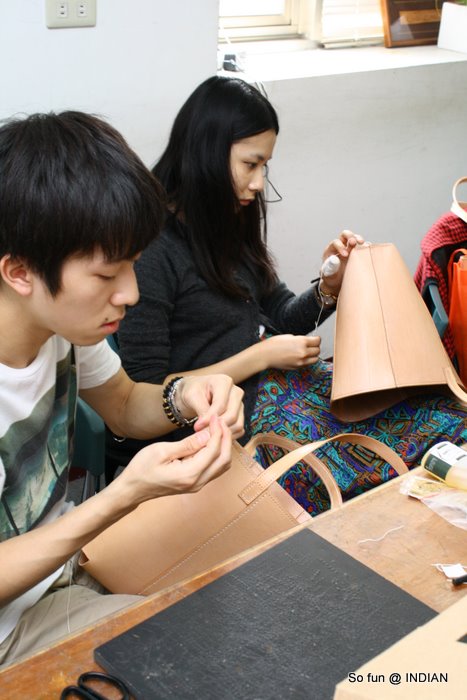 【手作皮革教學課程】極簡風手縫托特包